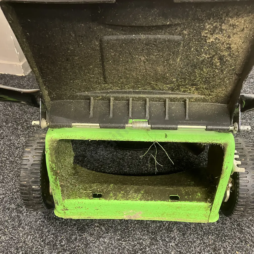 Lawnmaster 150 Easy Start Lawnmower With Catcher, Instructions Etc. 149cc - Model LSLP46NZ194U Image 1++