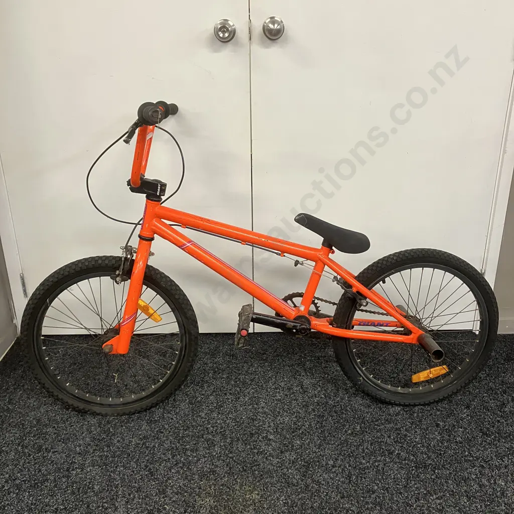 Giant Method BMX Bike Image 1++
