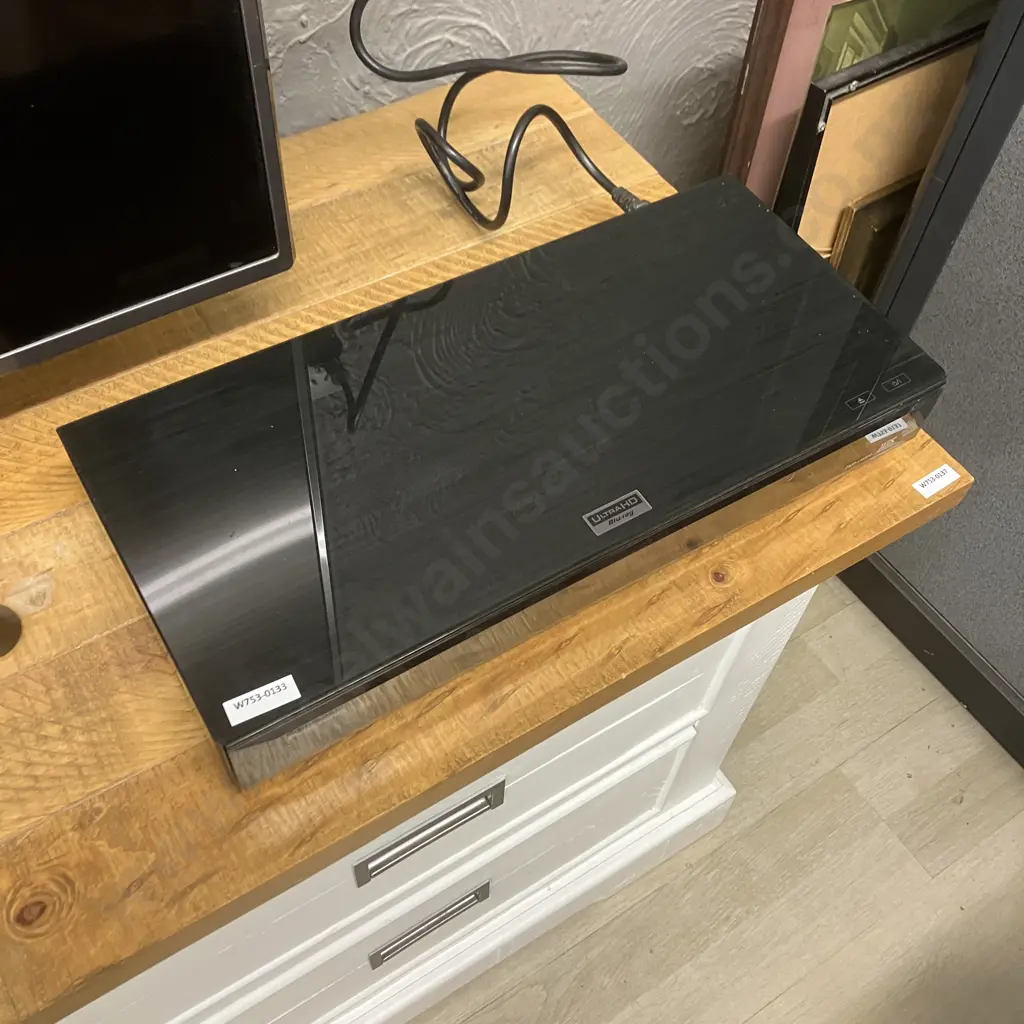 Panasonic DMP-UB900 4K Ultra HD Blu-ray Media Player With Remote Control Image 1++
