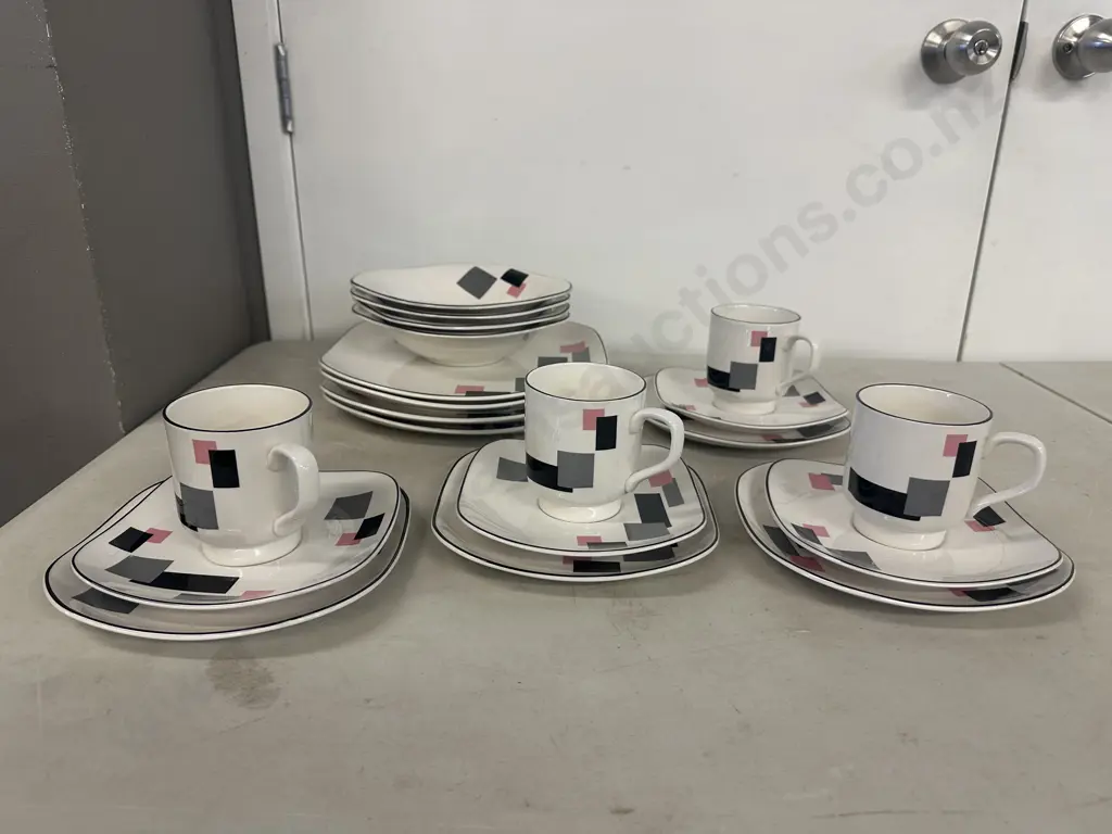 1980s Sango Avanti Quadrille Pattern 5108 Dinnerware - 20 Pieces Image 1++