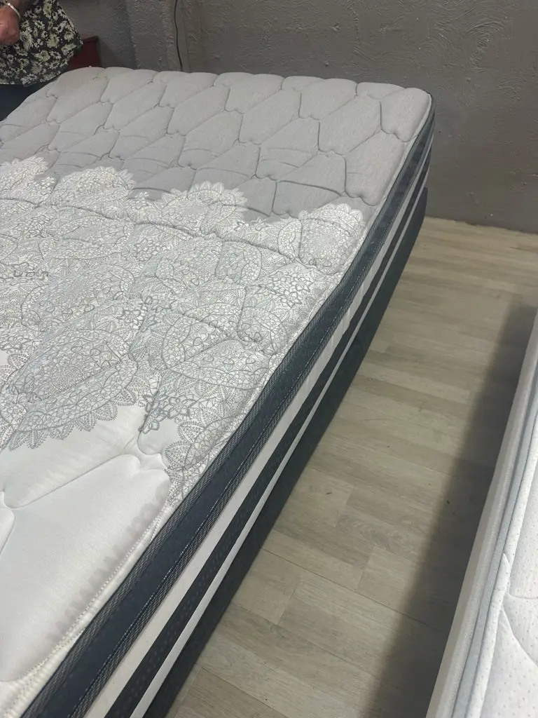 Electric Queen Bed - Tempur Electric Adjustable Bed Frame With A King Koil Platinum Posture Collection Mattress Image 1++