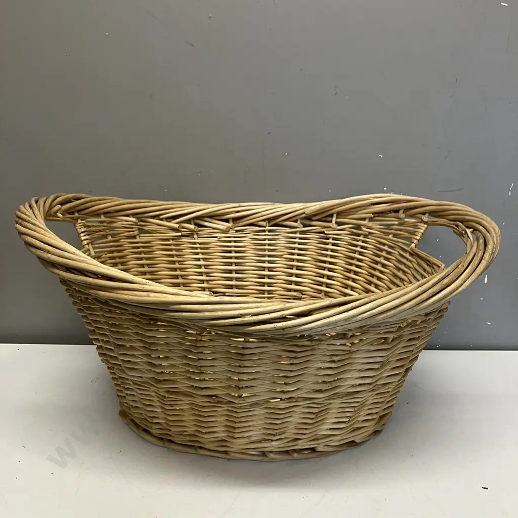 Vintage Wicker Laundry Basket. 29 x 58cm Image 1++