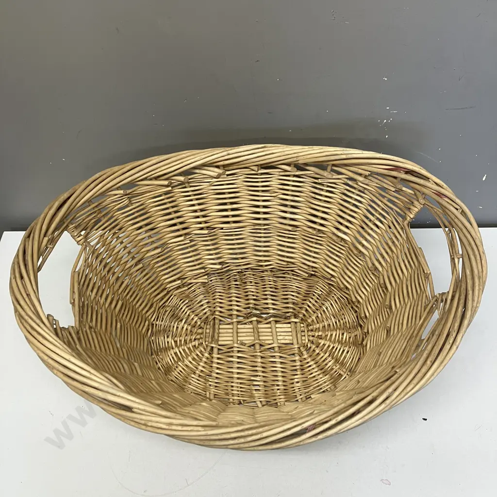 Vintage Wicker Laundry Basket. 29 x 58cm Image 1++