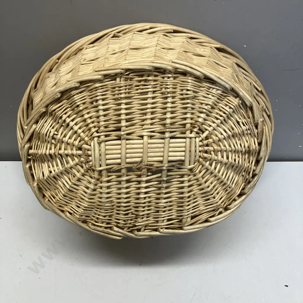 Vintage Wicker Laundry Basket. 29 x 58cm Image 1++
