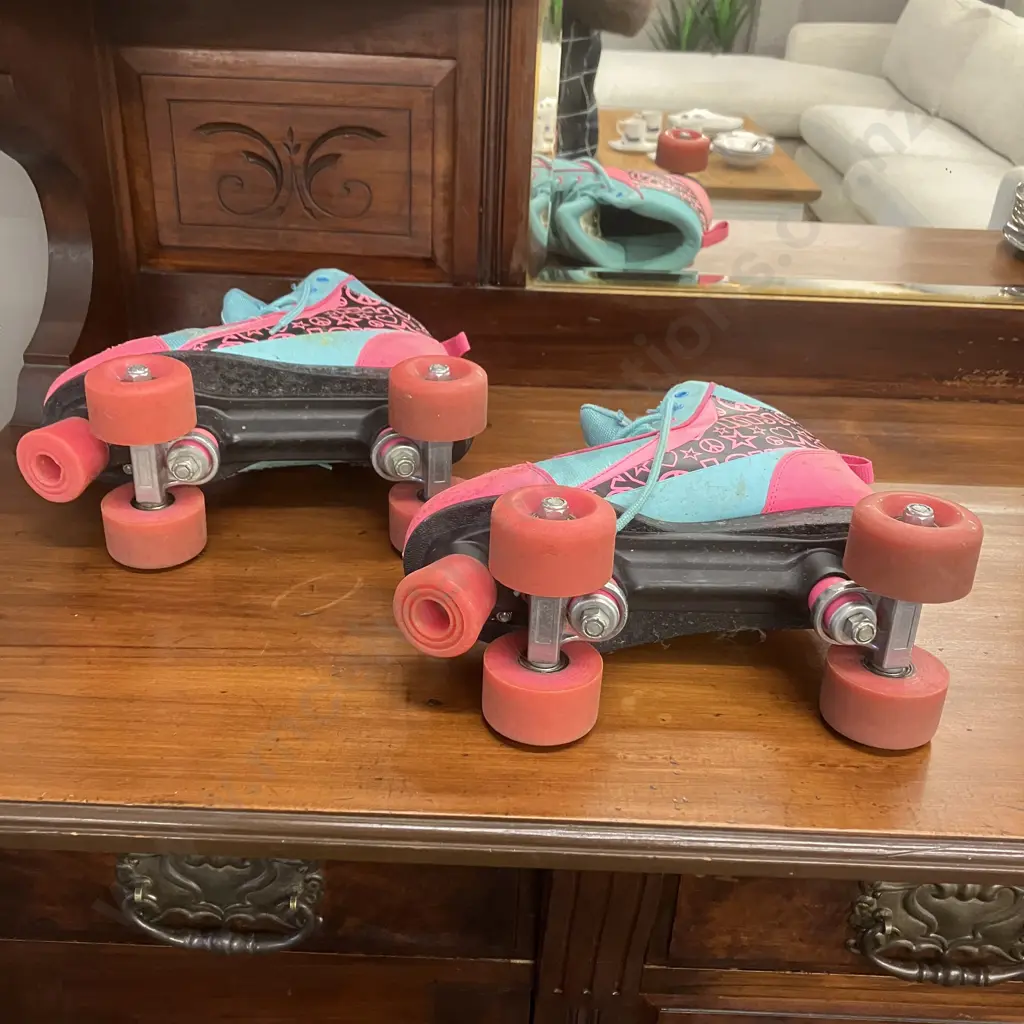 Luscious Retro Strawberry Kiss Quad Roller Skates - UK7 / EUR 41 / US8 Image 1++