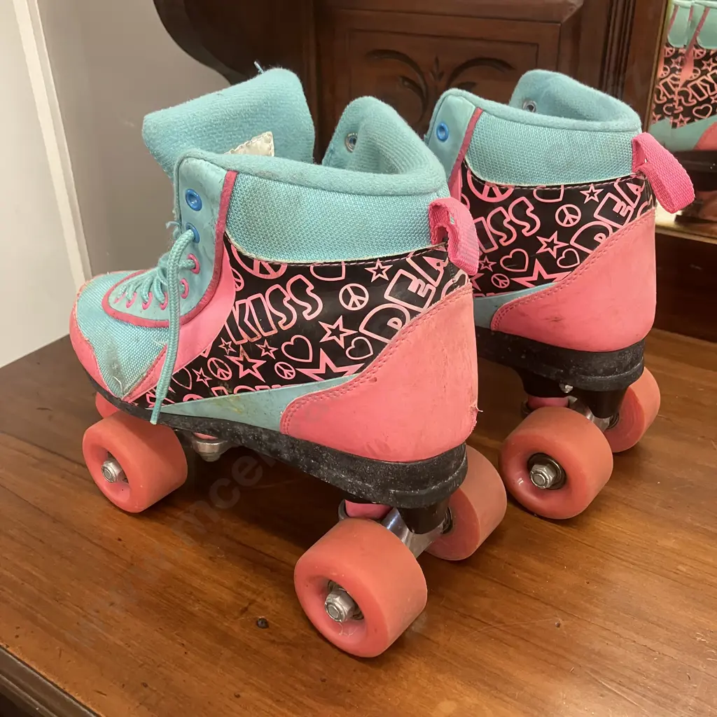 Luscious Retro Strawberry Kiss Quad Roller Skates - UK7 / EUR 41 / US8 Image 1++