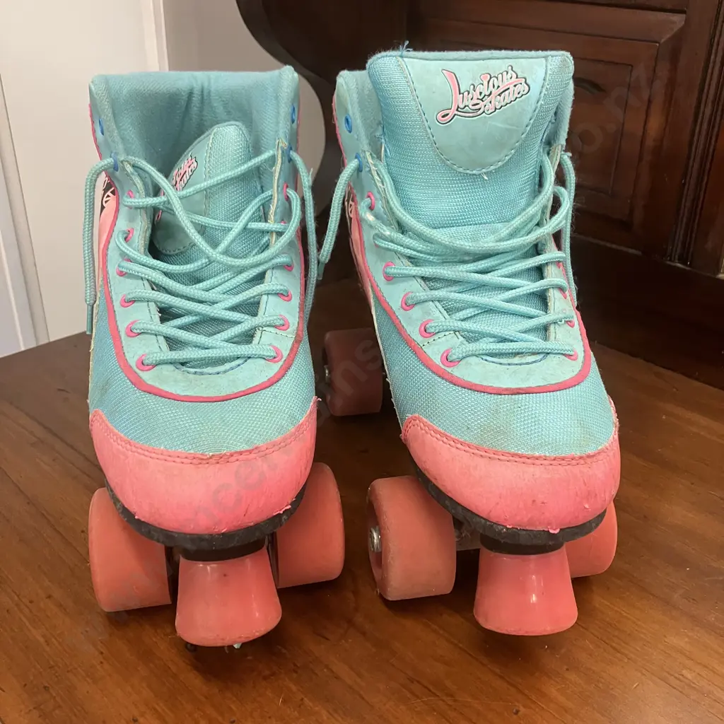 Luscious Retro Strawberry Kiss Quad Roller Skates - UK7 / EUR 41 / US8 Image 1++