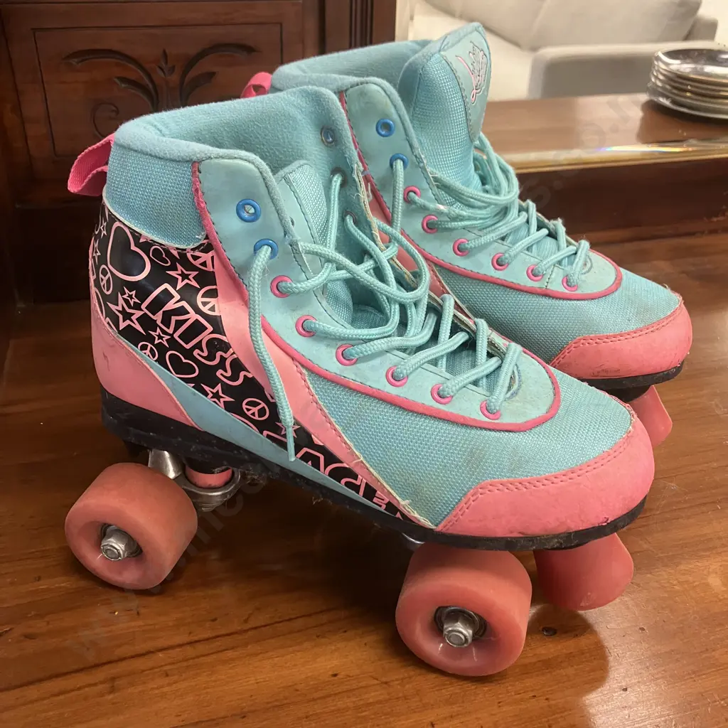 Luscious Retro Strawberry Kiss Quad Roller Skates - UK7 / EUR 41 / US8 Image 1++