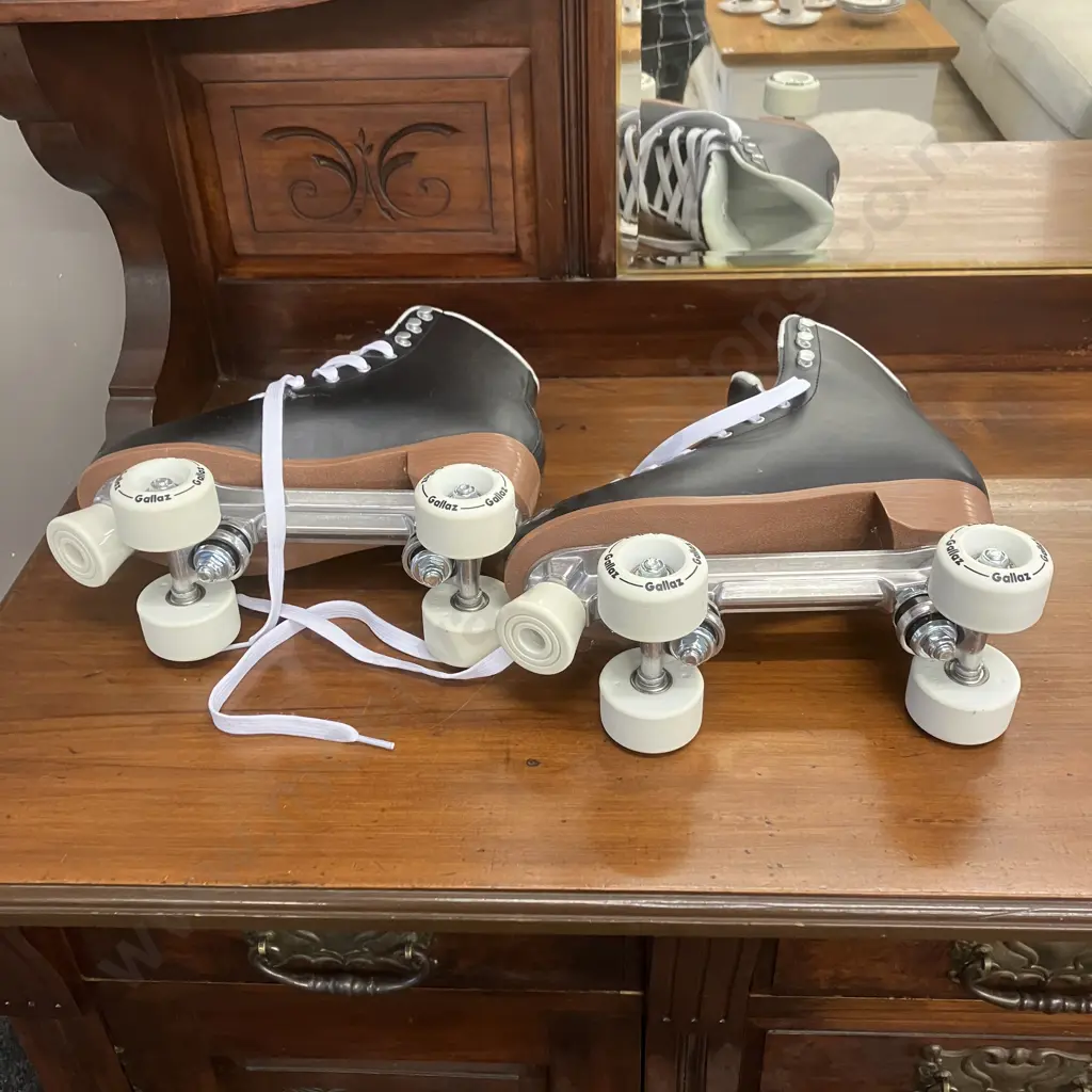 Gallaz Biarritz Quad Roller Skates - UK9 / EUR 41 / US10 Image 1++