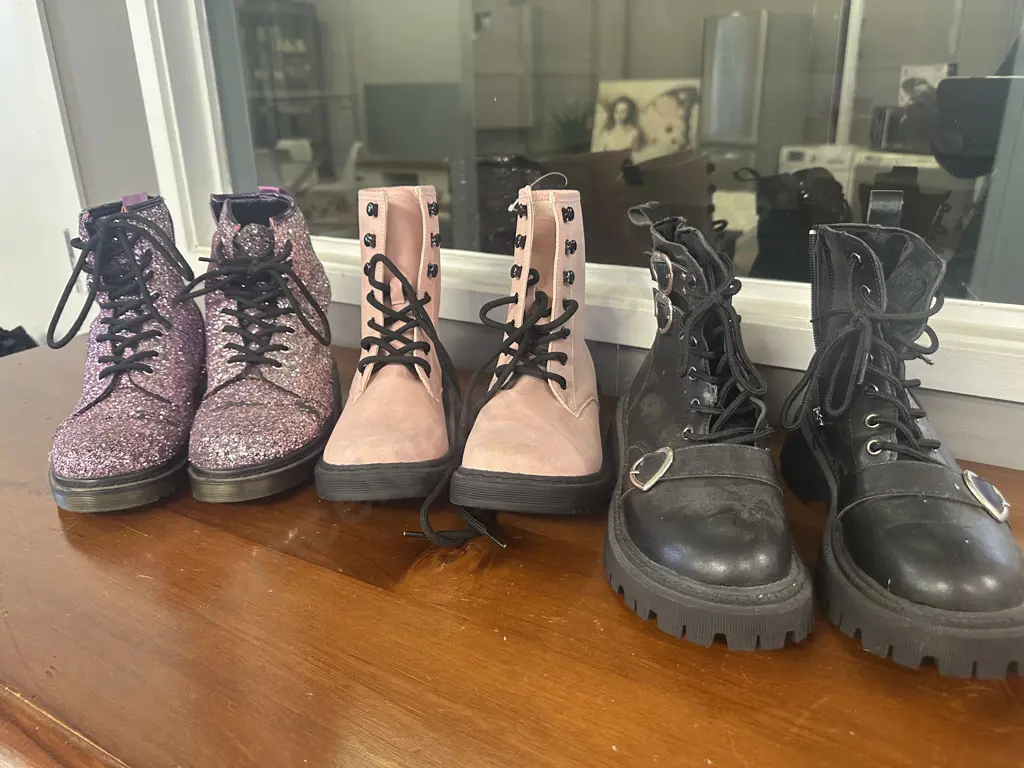 Selection of Ladies Boots Black / Purple, Pink - 38 - 39 Image 1++