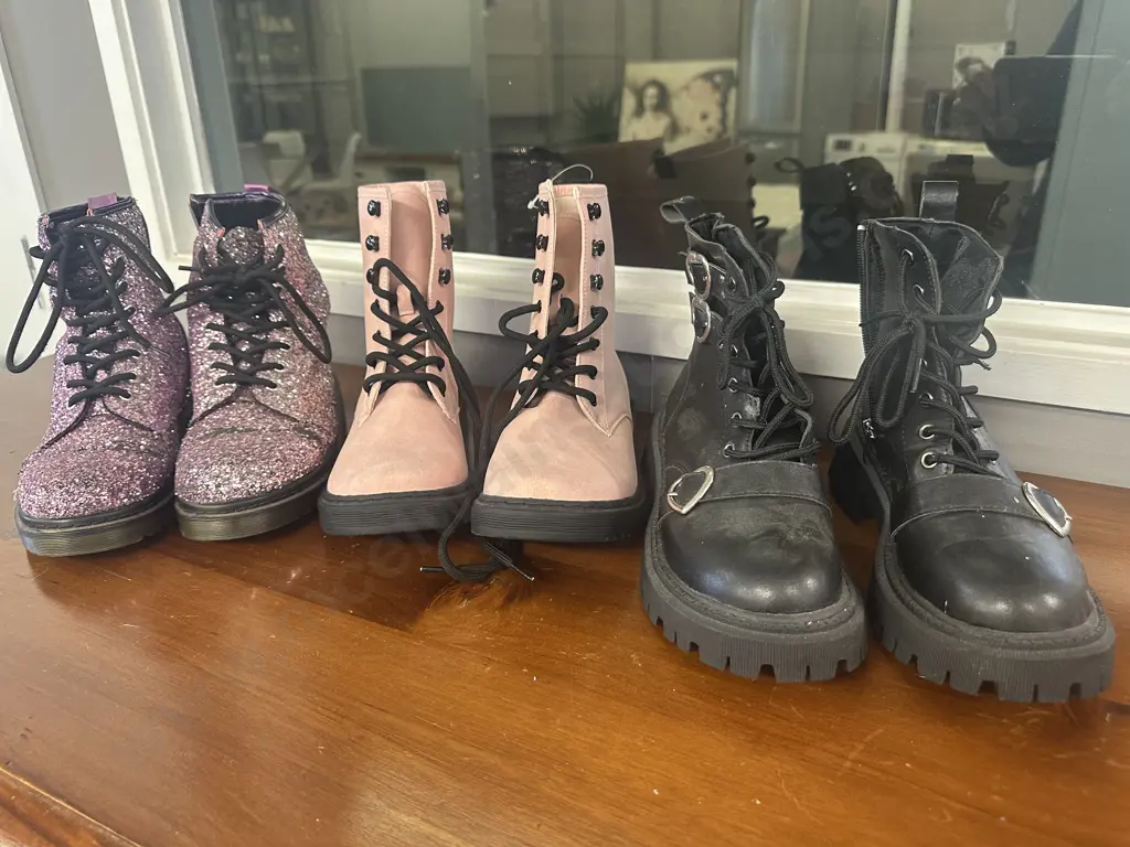 Selection of Ladies Boots Black / Purple, Pink - 38 - 39 Image 1++