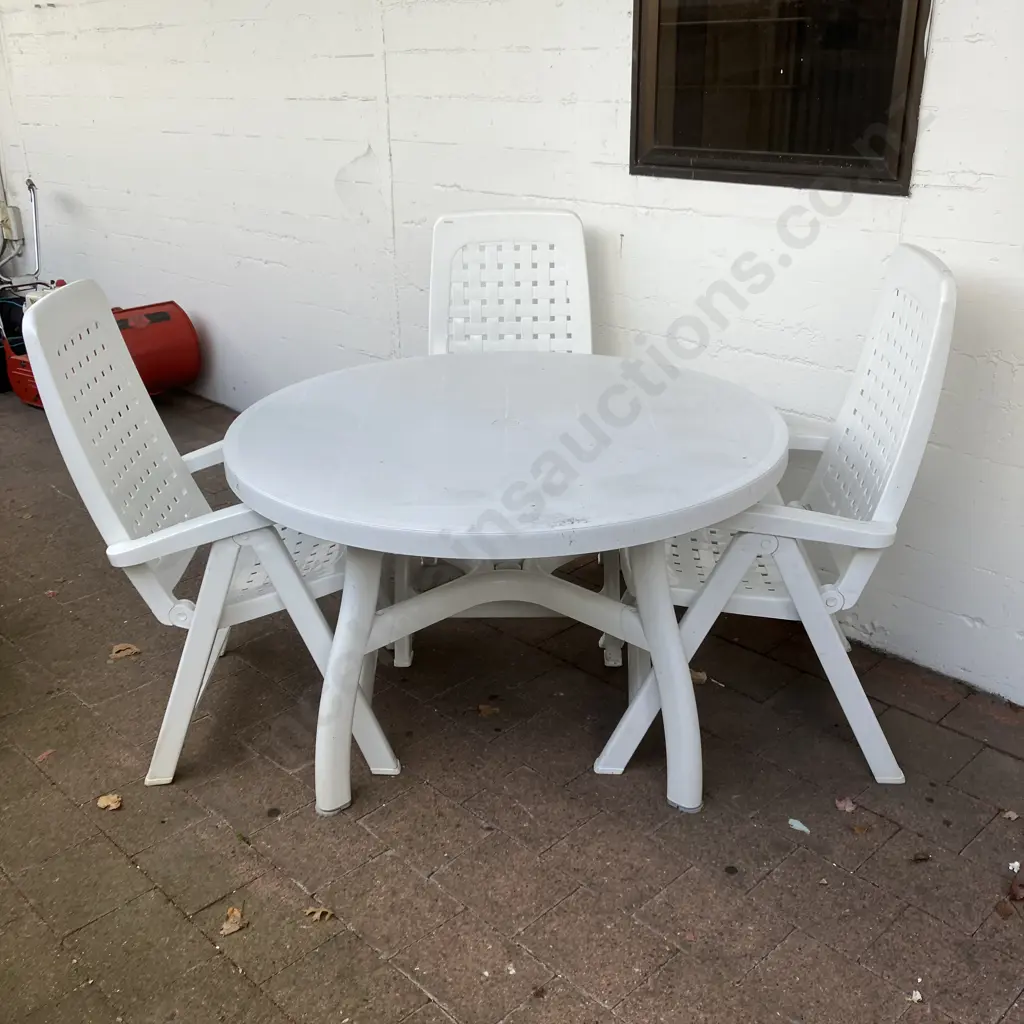Nardi (Italy) Colosseo Outdoor Furniture - White Round Pull Down Table 73 x 119cm With 4 Folding Adjustable Armed Chairs Image 1++