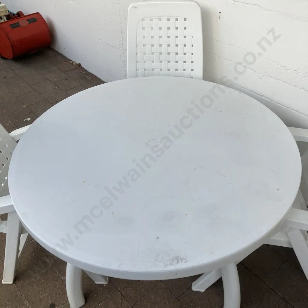 Nardi (Italy) Colosseo Outdoor Furniture - White Round Pull Down Table 73 x 119cm With 4 Folding Adjustable Armed Chairs Image 1++