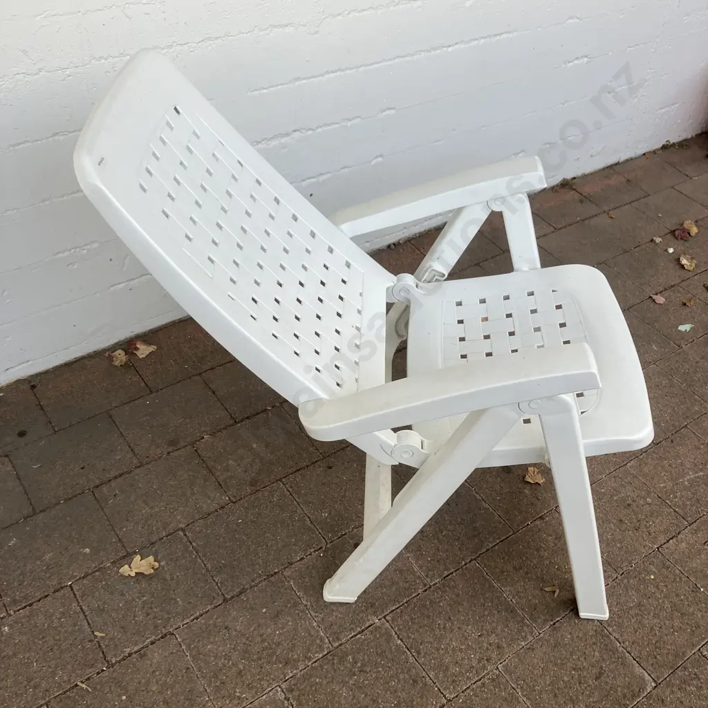Nardi (Italy) Colosseo Outdoor Furniture - White Round Pull Down Table 73 x 119cm With 4 Folding Adjustable Armed Chairs Image 1++