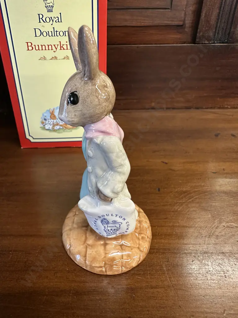 Royal Doulton Bunnykins Figure - DB233 Shopper Bunnykins, Boxed Image 1++