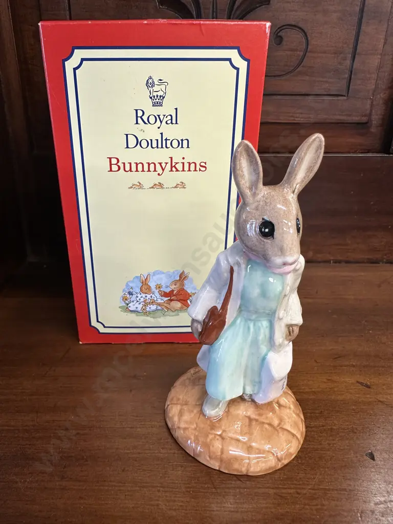 Royal Doulton Bunnykins Figure - DB233 Shopper Bunnykins, Boxed Image 1++