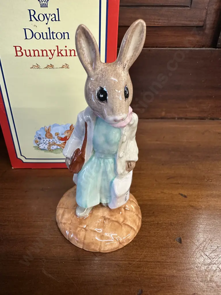 Royal Doulton Bunnykins Figure - DB233 Shopper Bunnykins, Boxed Image 1++