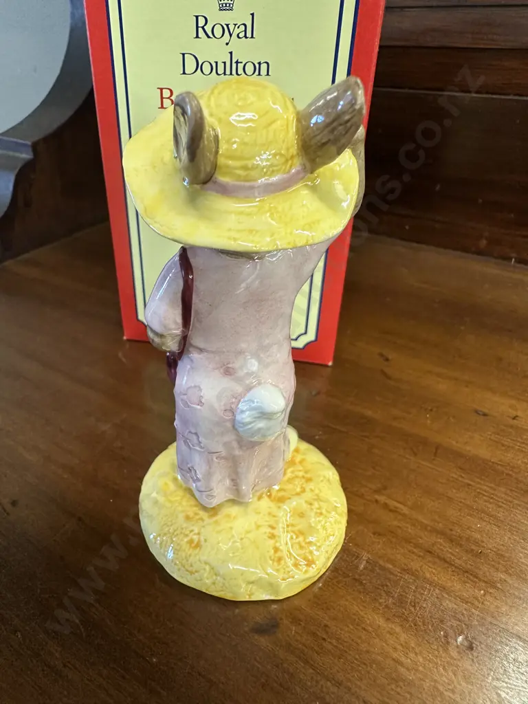 Royal Doulton Bunnykins Figure - DB215 Sightseer Bunnykins, Boxed Image 1++