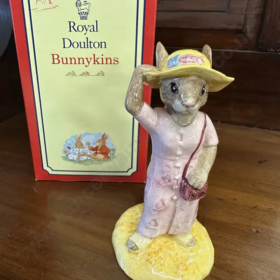 Royal Doulton Bunnykins Figure - DB215 Sightseer Bunnykins, Boxed
