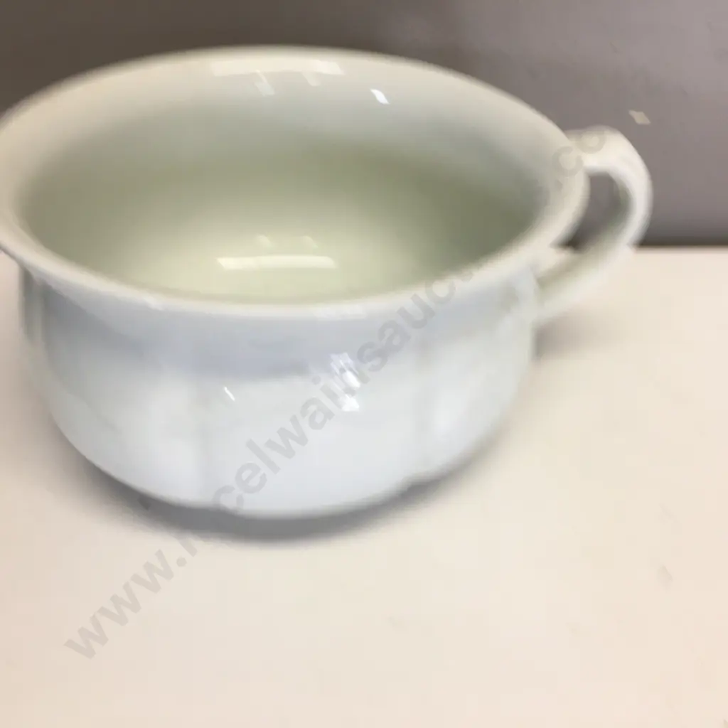 J&G Meakin White Ironstone Chamber Pot. 13.5 x 21cm Image 1++