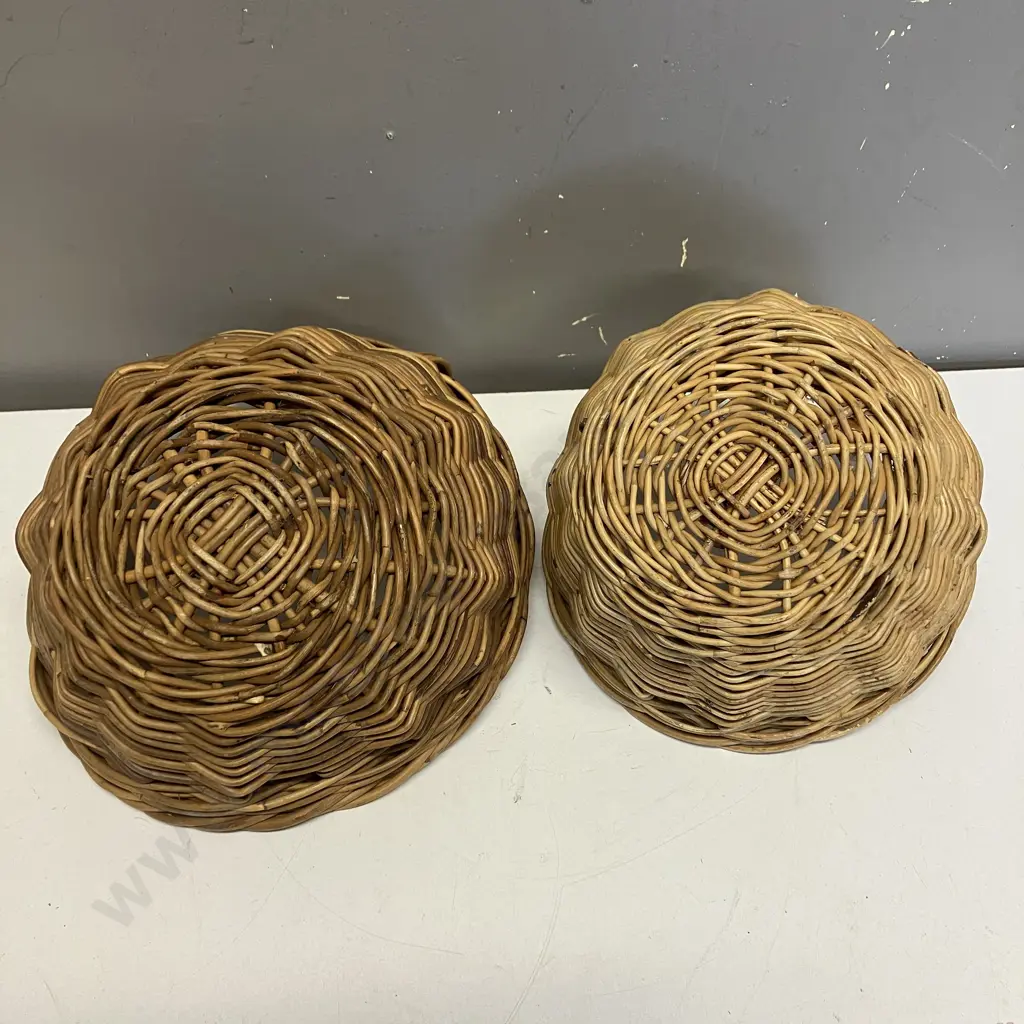 Pair of Woven Wicker Round Tapered Baskets With Single Handle. 25 x 31cm & 28 x 26cm Image 1++