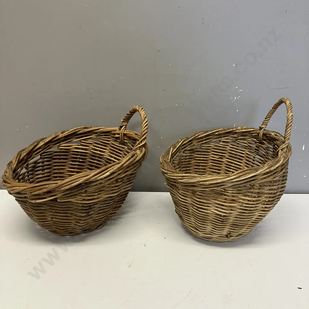 Pair of Woven Wicker Round Tapered Baskets With Single Handle. 25 x 31cm & 28 x 26cm Image 1++