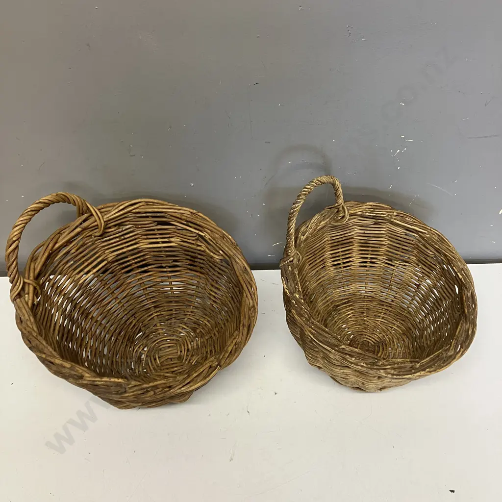 Pair of Woven Wicker Round Tapered Baskets With Single Handle. 25 x 31cm & 28 x 26cm Image 1++