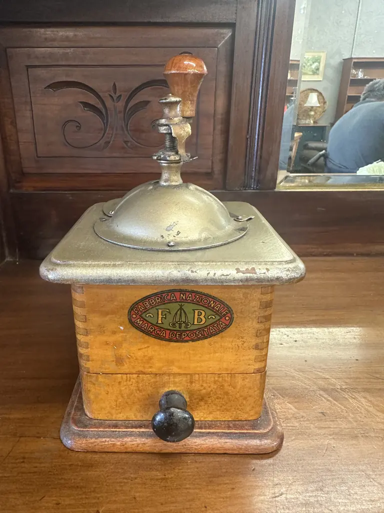 Vintage Fabbrica Nazional Italian Marca Depositata Coffee Grinder Image 1++