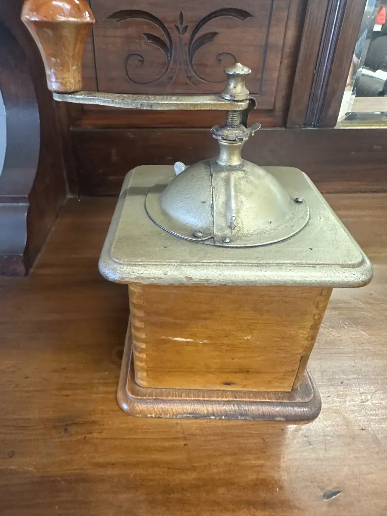 Vintage Fabbrica Nazional Italian Marca Depositata Coffee Grinder Image 1++
