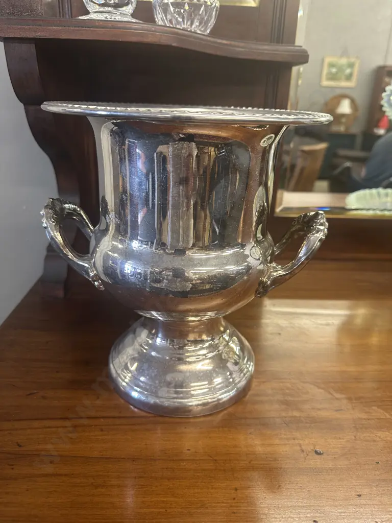 Large Vintage Silver Plated Ice Bucket H25.5cm. Image 1++
