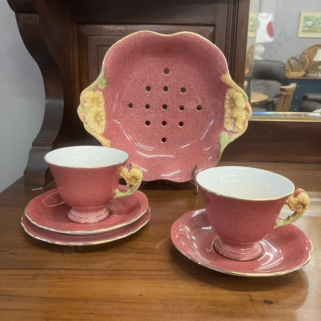Royal Winton Petunia Trio, Duo & Draining Bowl Image 1++