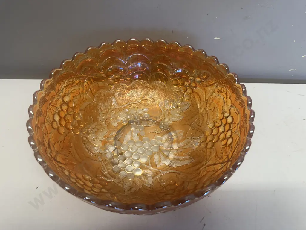 Vintage Imperial Carnival Marigold Grape Leaf Vine Bowl, Scalloped Edge. 10 x 23cm Image 1++