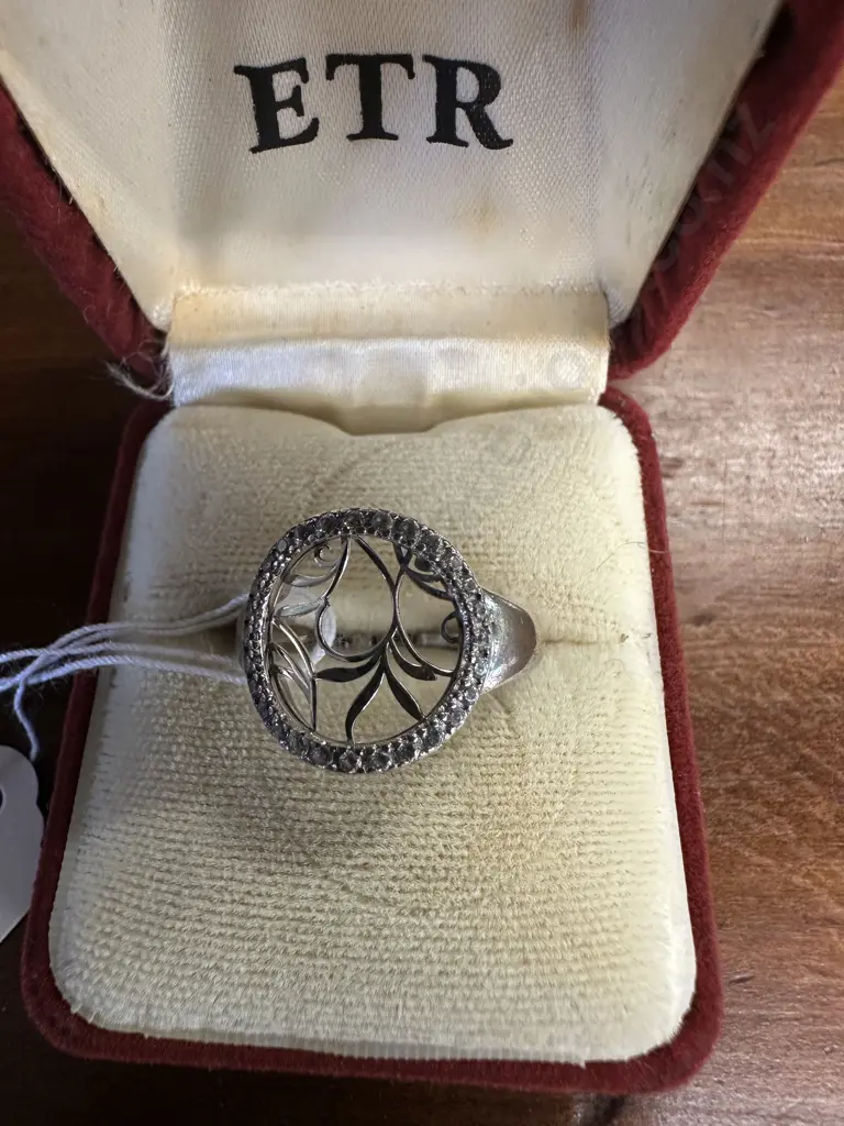 925 Ring With Clear Stones Image 1++