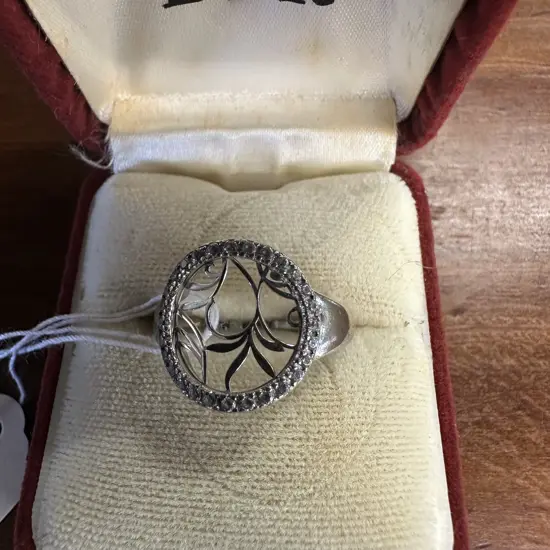925 Ring With Clear Stones