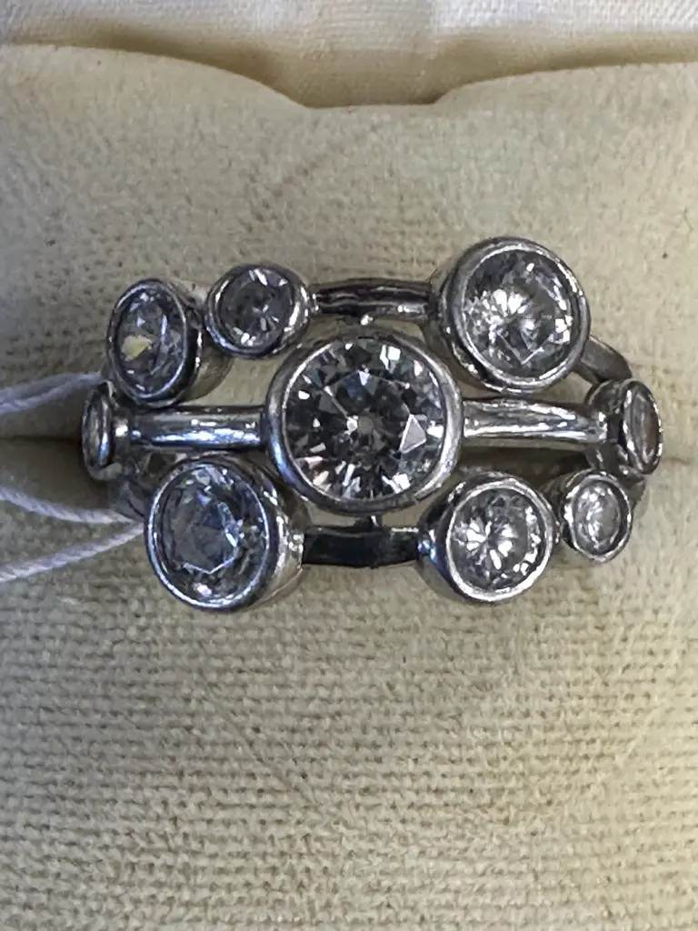 925 Ring With 9 Clear Stones Image 1++