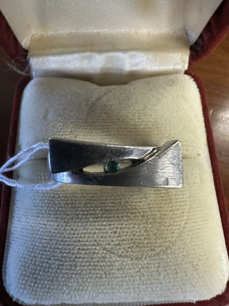 925 Ring With Green Stone Image 1++