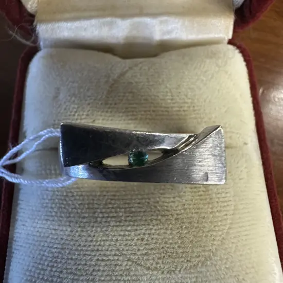 925 Ring With Green Stone