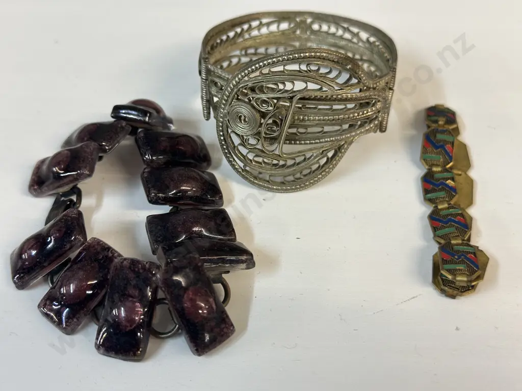 Selection Of Vintage Bangles Including Cuff Bangle Etc Image 1++