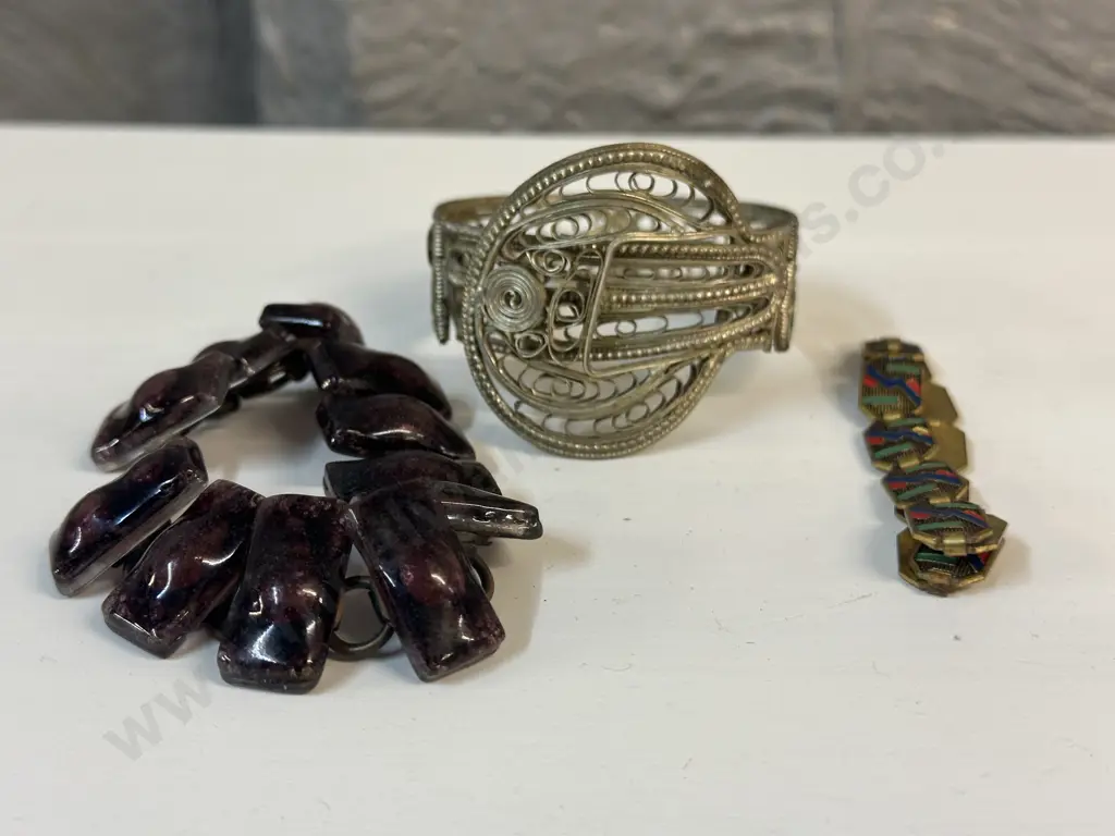 Selection Of Vintage Bangles Including Cuff Bangle Etc Image 1++