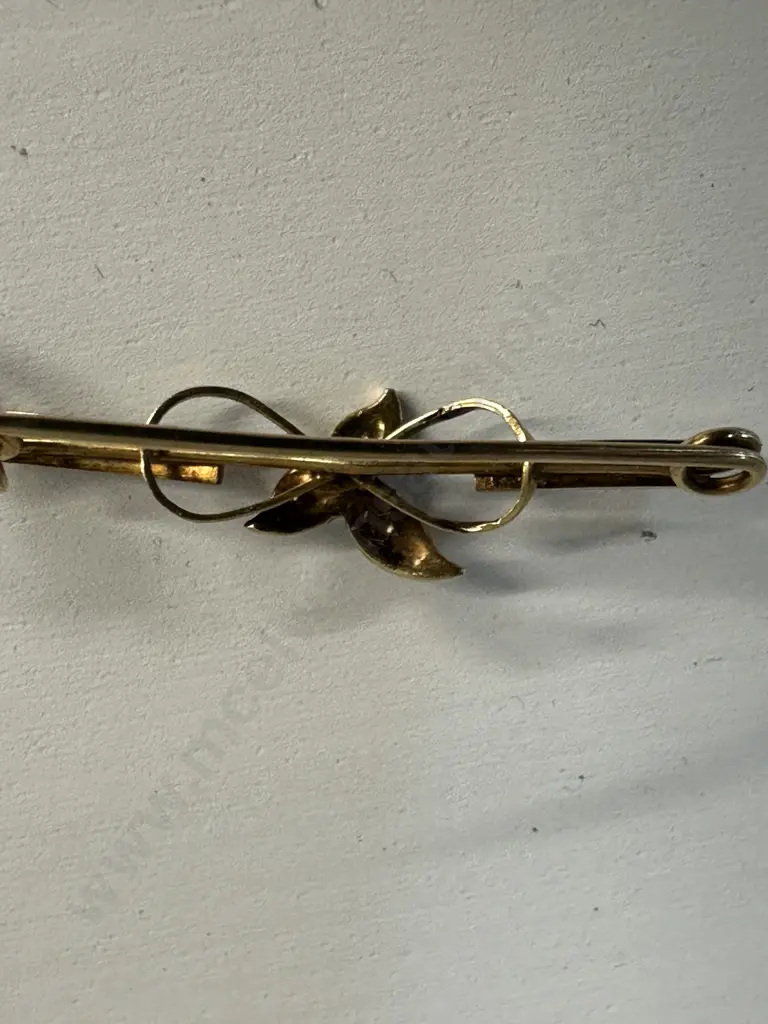 Vintage 9ct Brooch With Pearl Detail Image 1++