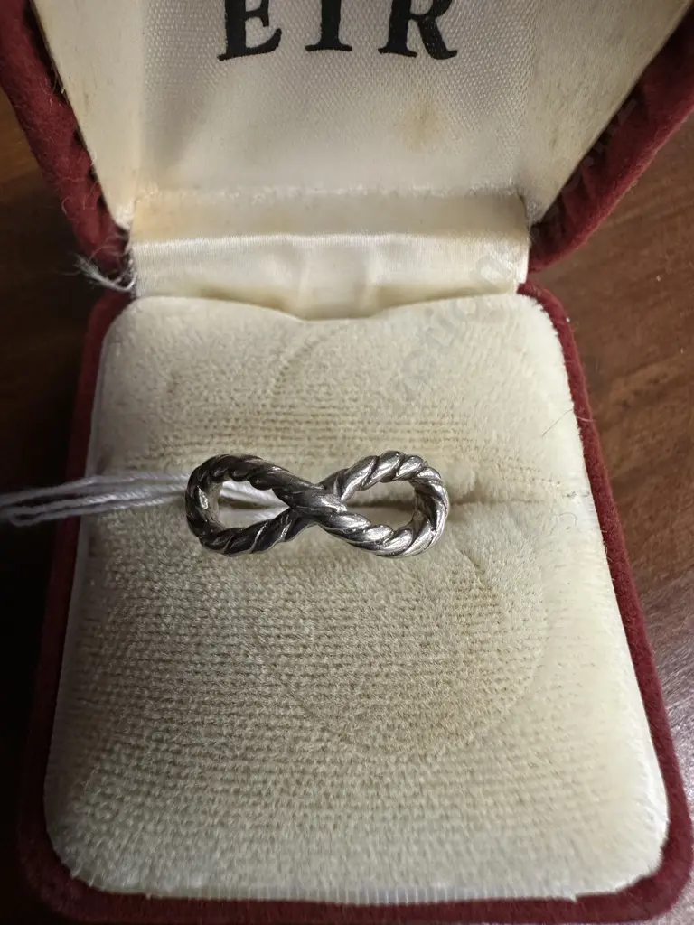 925 Ring With Cross Over Image 1++
