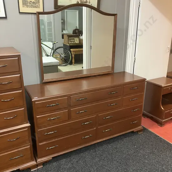 Mahogany 9 Drawer Dressing Table. H177 W152 D46cm