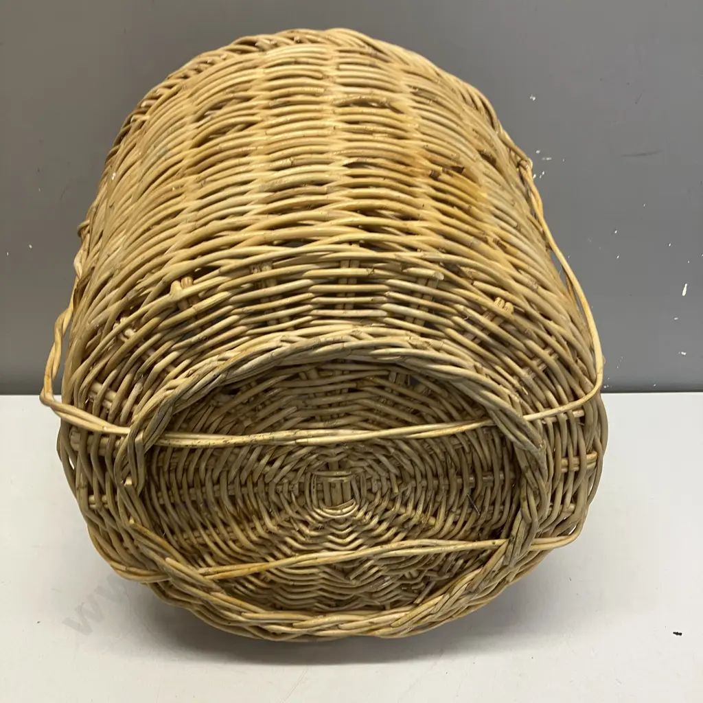 Vintage Wicker Double Handled Basket. 40 x 44cm Image 1++