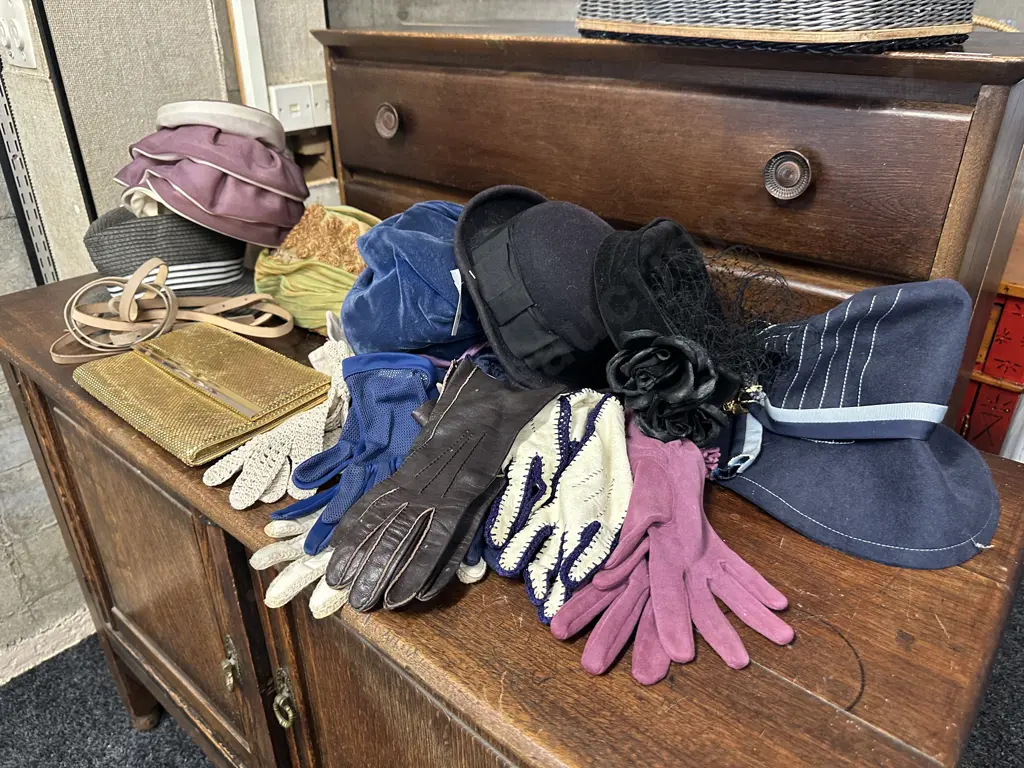Vintage Ladies Hats, Gloves & Oroton Clutch Image 1++