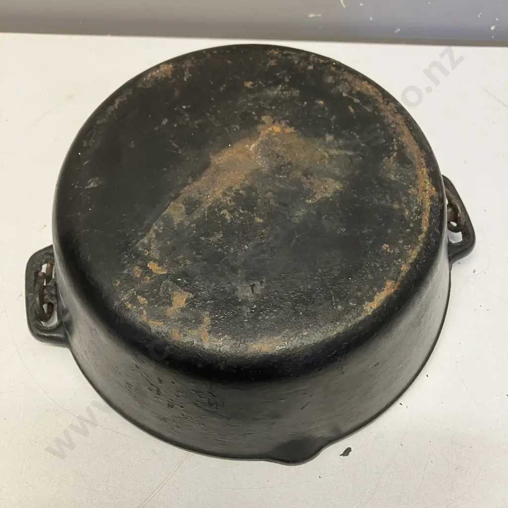 Cast Iron Dutch Oven Image 1++