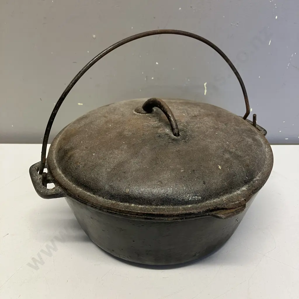 Cast Iron Dutch Oven Image 1++
