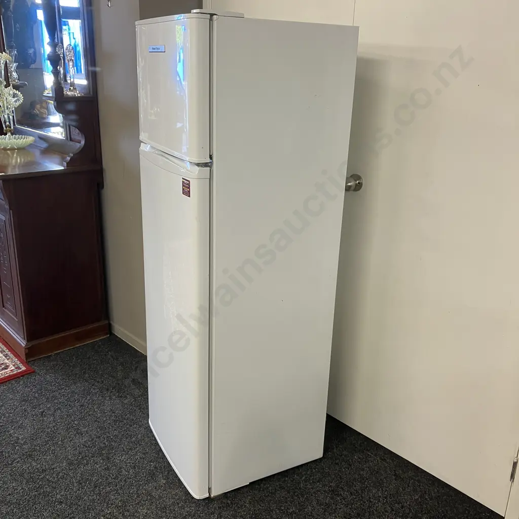 Fisher & Paykel E249T 248 Litre Fridge Freezer, #LIF120266 Image 1++