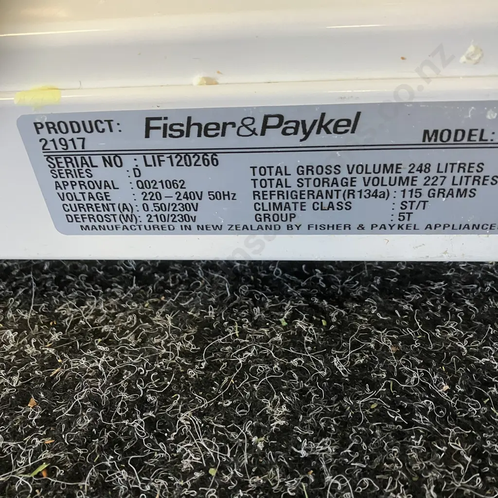 Fisher & Paykel E249T 248 Litre Fridge Freezer, #LIF120266 Image 1++