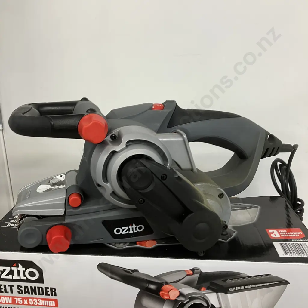 Ozito 850W 75 x 533mm Variable Speed Belt Sander Model BSV-9000, Boxed Image 1++