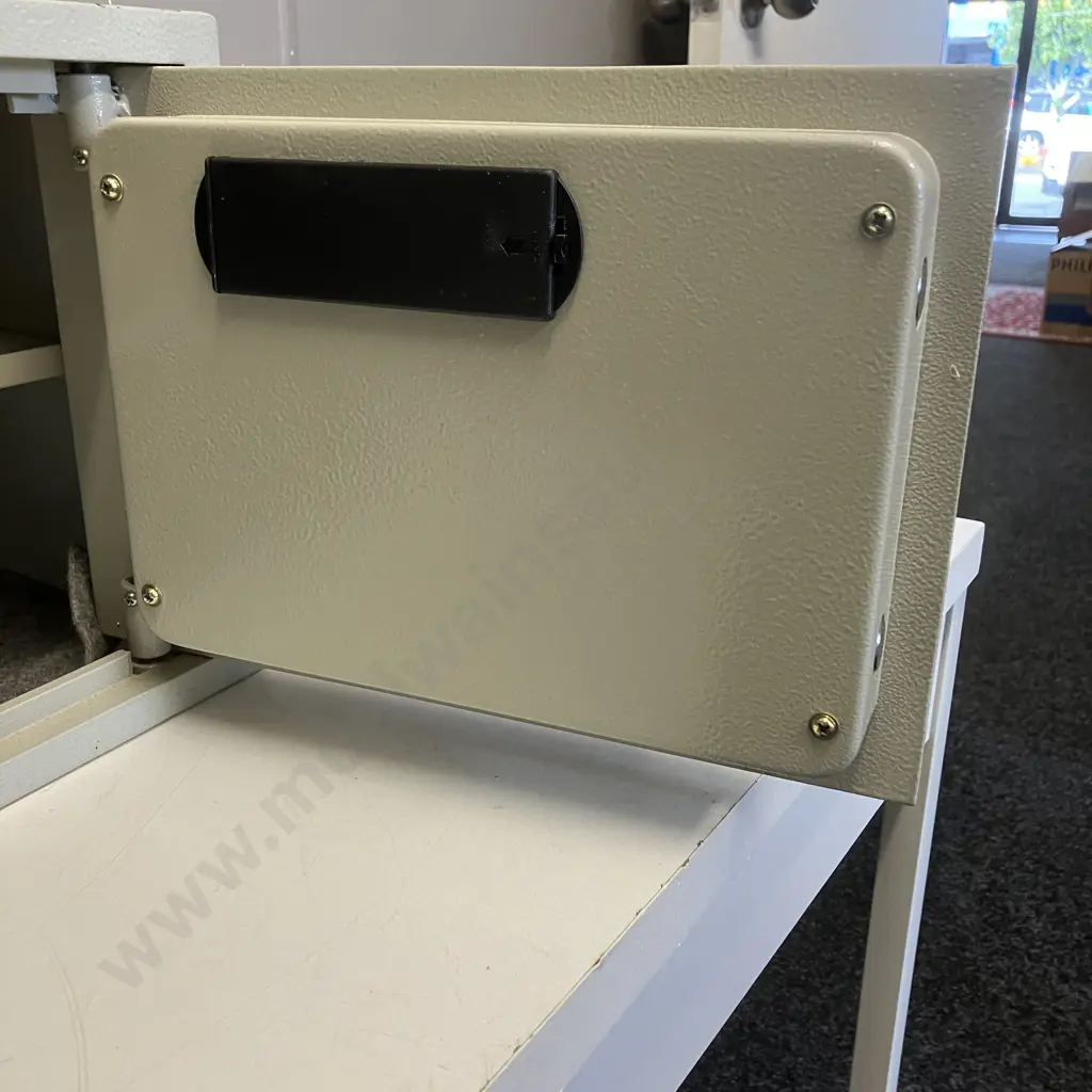 Safeguard Electronic Digital Safe With Keys. H25 W35 D25cm Image 1++